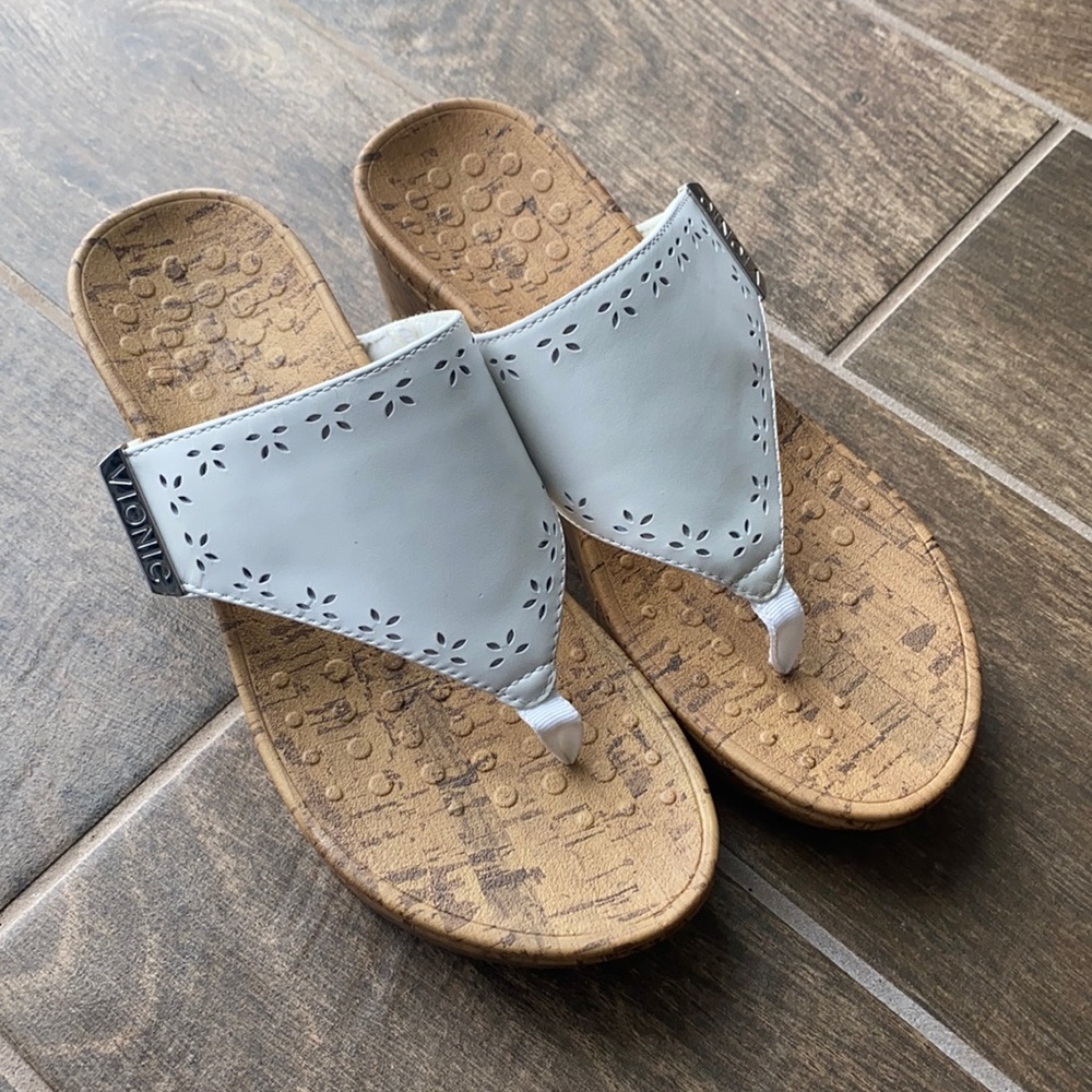 Vionic Sz 7 thong/wedge/sandals